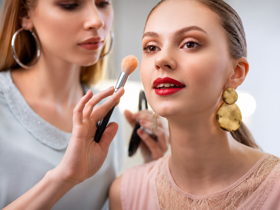 The Art of Effortless Beauty: How to Build a Polished Makeup Routine